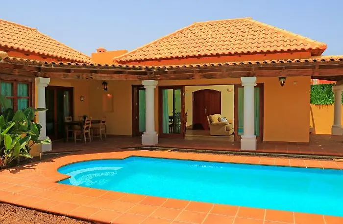 Brisas Del Mar Hotel *